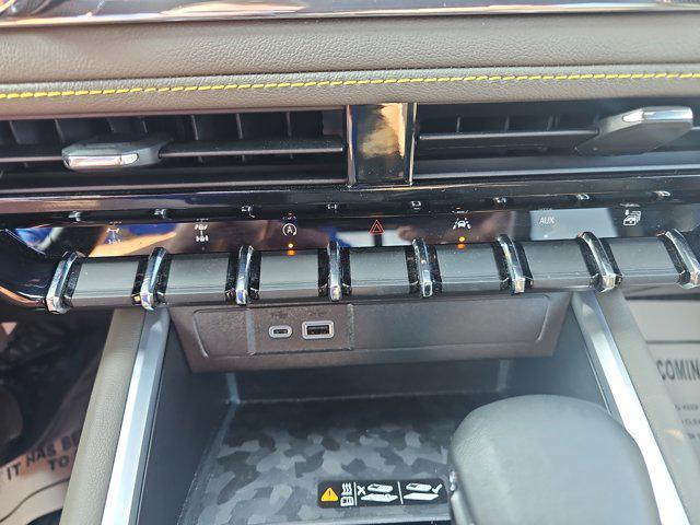 Photo of 2023 Summit White Chevrolet Colorado