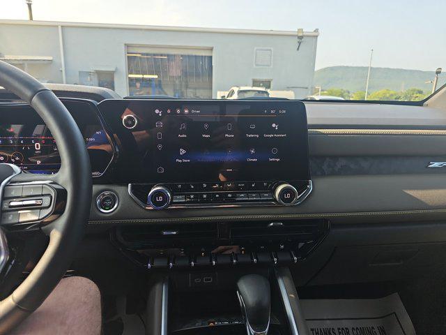 Photo of 2023 Summit White Chevrolet Colorado