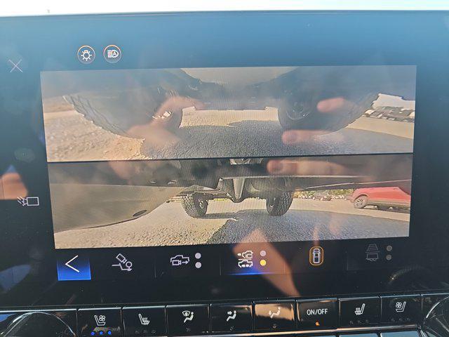 Photo of 2023 Summit White Chevrolet Colorado