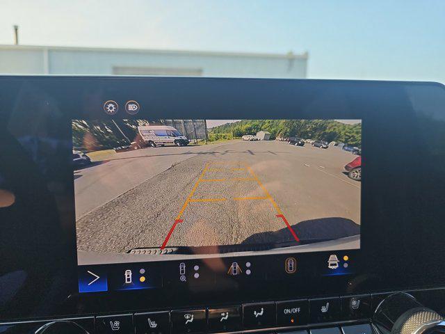 Photo of 2023 Summit White Chevrolet Colorado