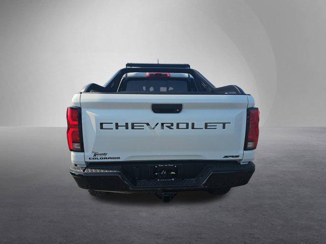 Photo of 2023 Summit White Chevrolet Colorado
