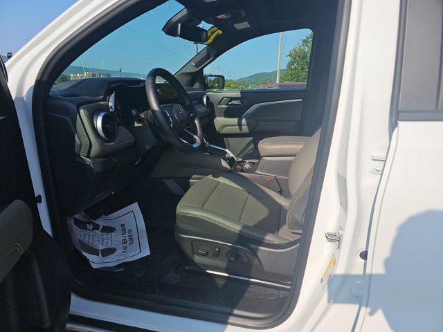 Photo of 2023 Summit White Chevrolet Colorado