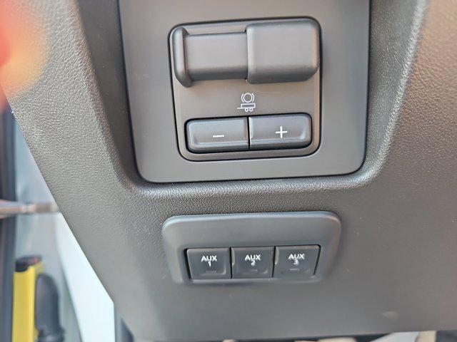 Photo of 2023 Summit White Chevrolet Colorado