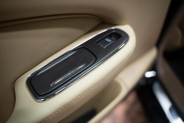 Photo of 2005 Ebony Jaguar XJ