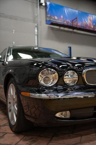 Photo of 2005 Ebony Jaguar XJ
