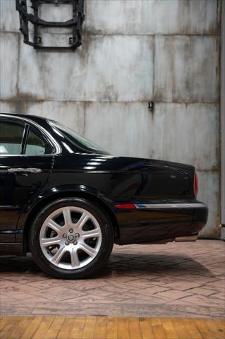 Photo of 2005 Ebony Jaguar XJ