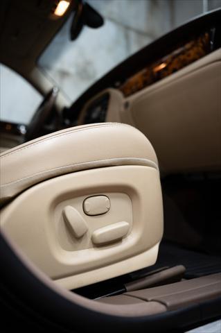 Photo of 2005 Ebony Jaguar XJ