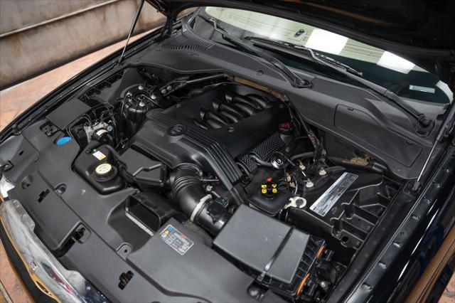 Photo of 2005 Ebony Jaguar XJ