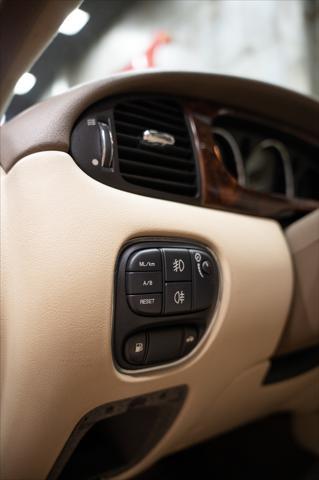 Photo of 2005 Ebony Jaguar XJ
