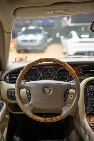 Photo of 2005 Ebony Jaguar XJ