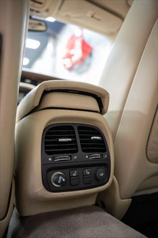 Photo of 2005 Ebony Jaguar XJ