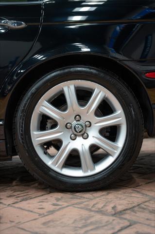 Photo of 2005 Ebony Jaguar XJ