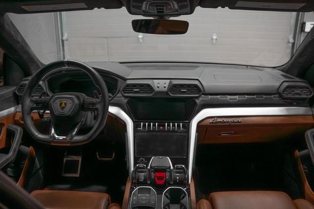 Photo of 2021 Black Lamborghini Urus