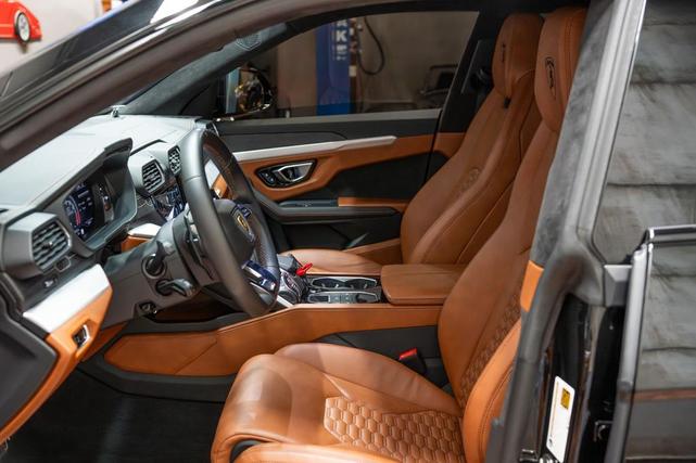 Photo of 2021 Black Lamborghini Urus