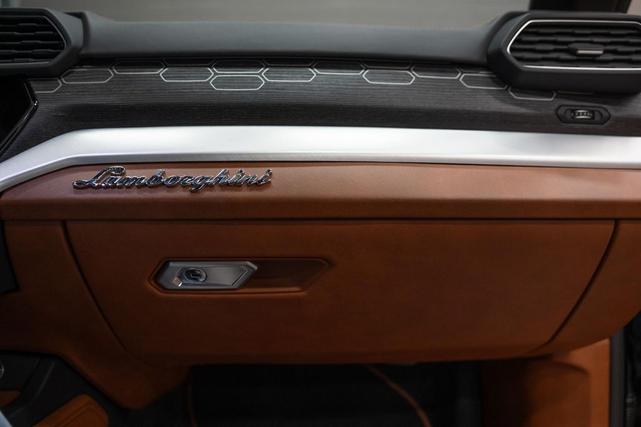 Photo of 2021 Black Lamborghini Urus