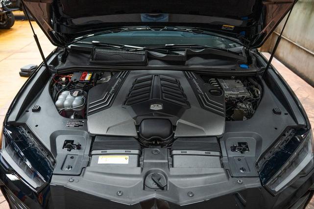 Photo of 2021 Black Lamborghini Urus