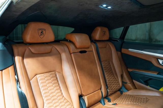 Photo of 2021 Black Lamborghini Urus
