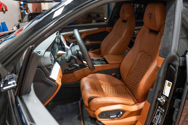 Photo of 2021 Black Lamborghini Urus