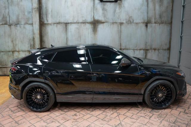 Photo of 2021 Black Lamborghini Urus