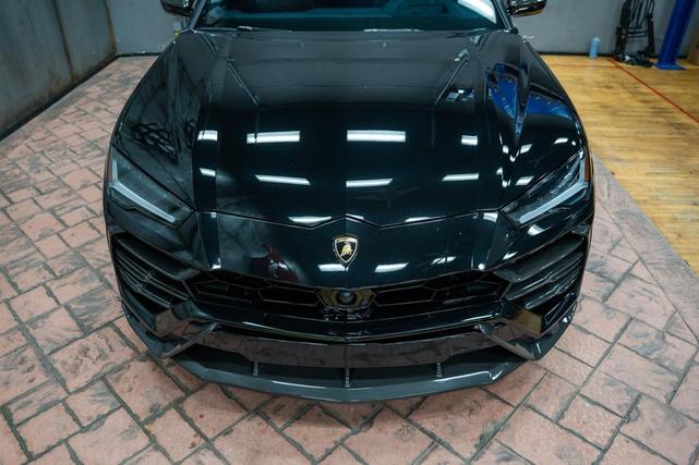 Photo of 2021 Black Lamborghini Urus