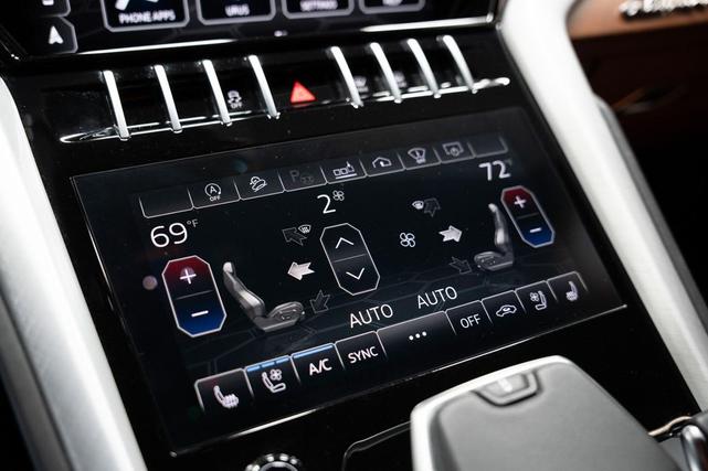 Photo of 2021 Black Lamborghini Urus