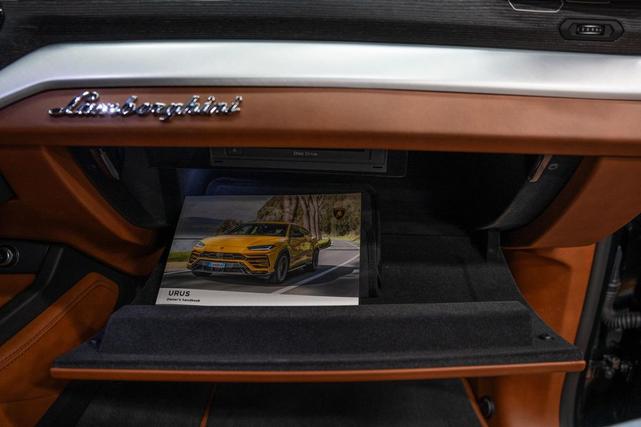 Photo of 2021 Black Lamborghini Urus