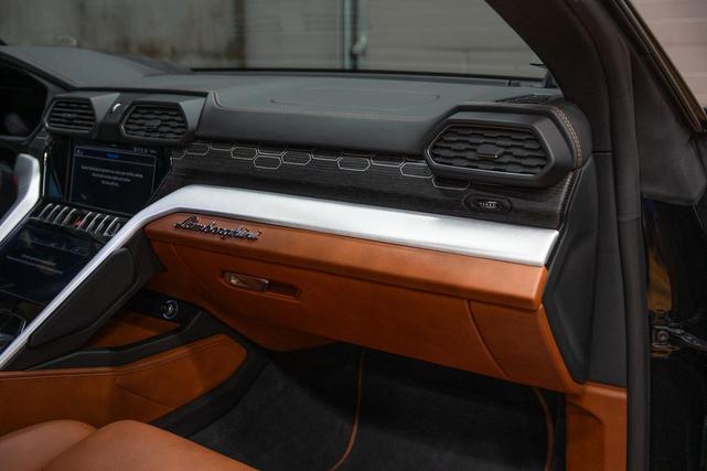 Photo of 2021 Black Lamborghini Urus