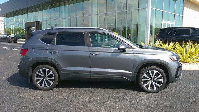 Photo of 2022 Gray Volkswagen Taos
