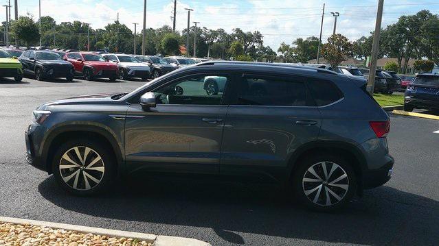 Photo of 2022 Gray Volkswagen Taos