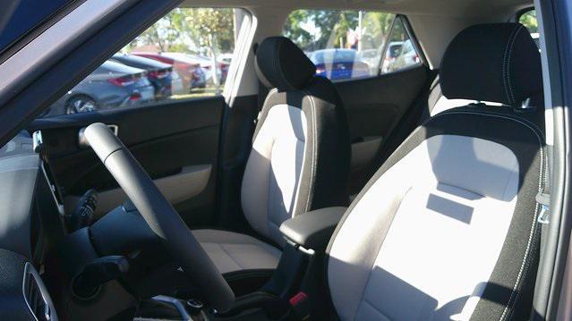 Photo of 2025 Shimmering Silver Hyundai VENUE
