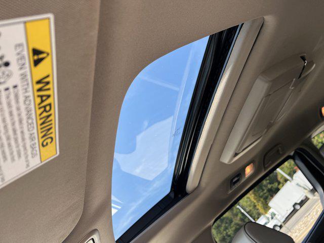 Photo of 2024 Platinum White Pearl Honda Odyssey