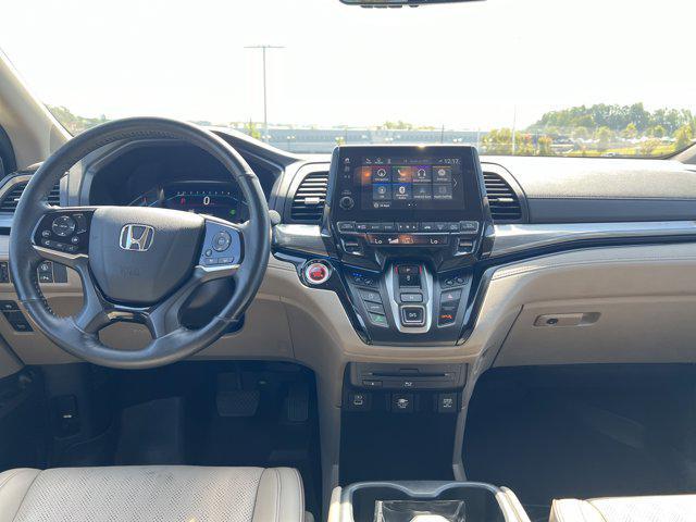 Photo of 2024 Platinum White Pearl Honda Odyssey