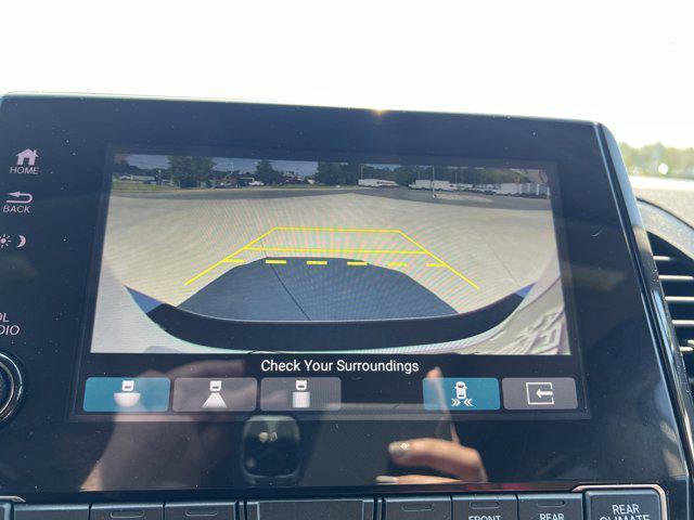 Photo of 2024 Platinum White Pearl Honda Odyssey