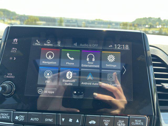 Photo of 2024 Platinum White Pearl Honda Odyssey