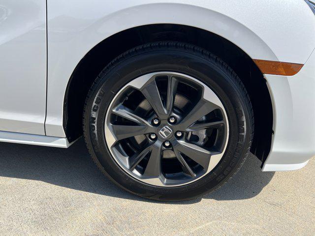 Photo of 2024 Platinum White Pearl Honda Odyssey
