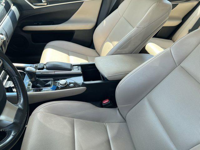 Photo of 2016 Obsidian Lexus GS 200t