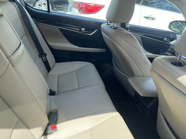 Photo of 2016 Obsidian Lexus GS 200t