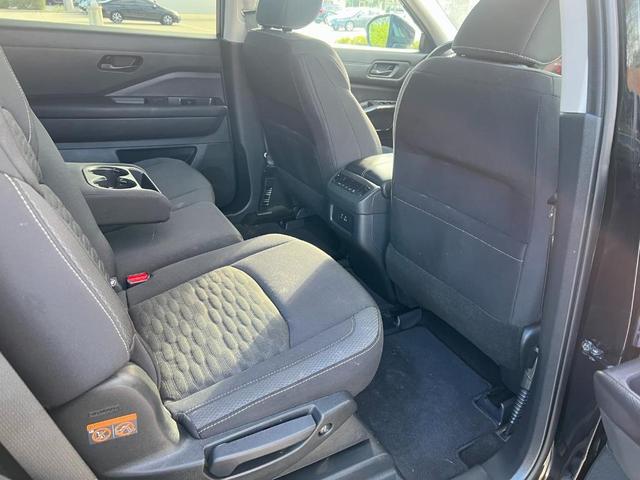 Photo of 2024 Black Nissan Pathfinder
