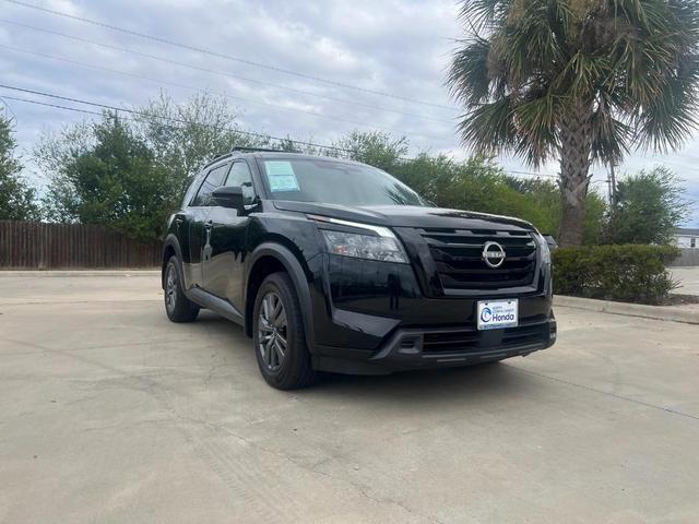 Photo of 2024 Black Nissan Pathfinder