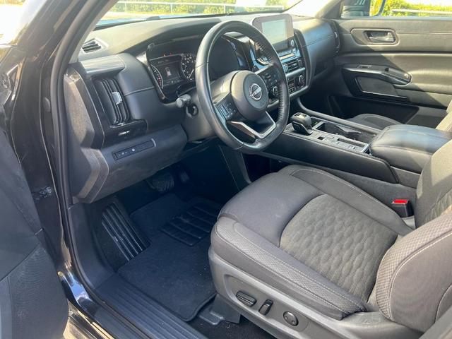Photo of 2024 Black Nissan Pathfinder