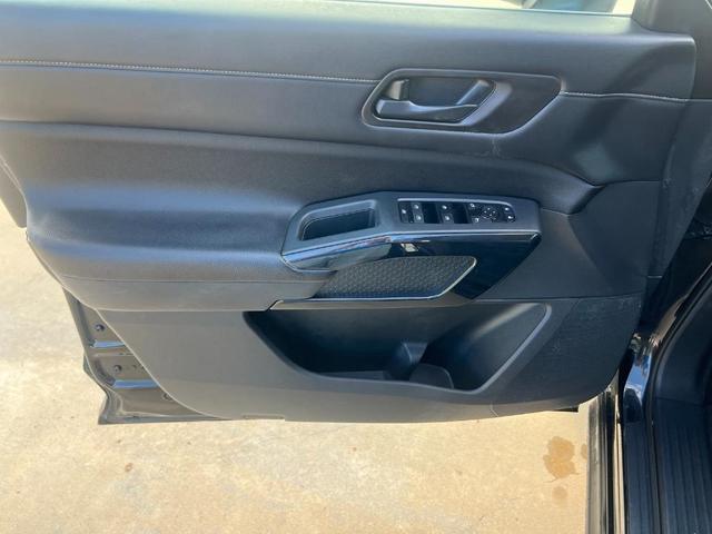 Photo of 2024 Black Nissan Pathfinder