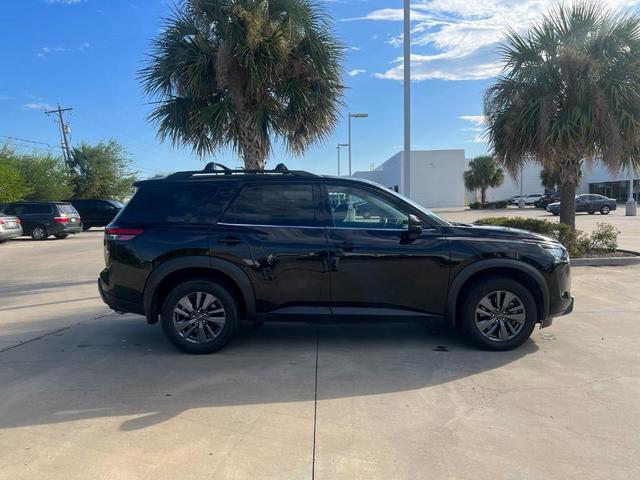 Photo of 2024 Black Nissan Pathfinder