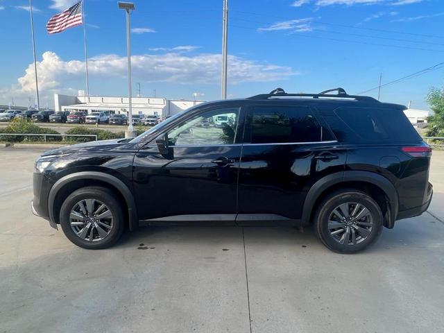 Photo of 2024 Black Nissan Pathfinder