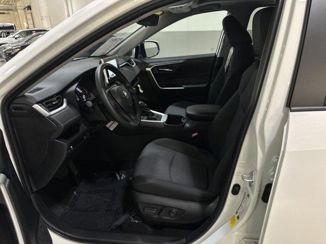 Photo of 2025 Ice Cap Toyota RAV4