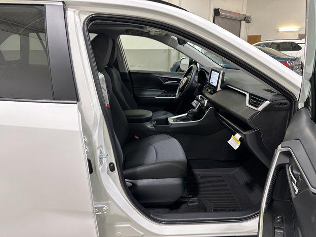 Photo of 2025 Ice Cap Toyota RAV4