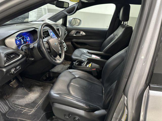Photo of 2019 Billet Silver Metallic Clearcoat Chrysler Pacifica Hybrid