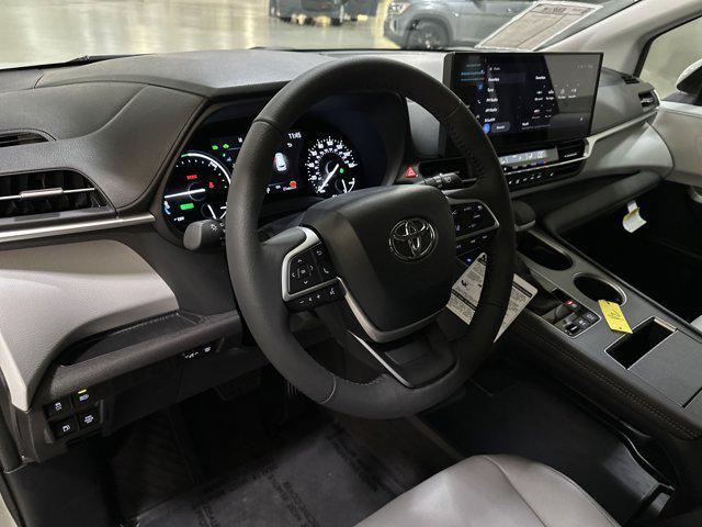 Photo of 2025 Wind Chill Pearl Toyota Sienna