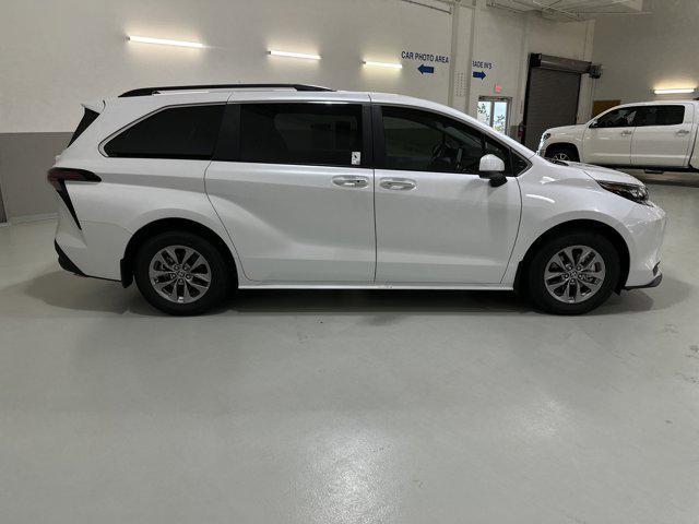 Photo of 2025 Wind Chill Pearl Toyota Sienna