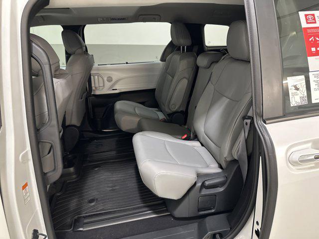 Photo of 2025 Wind Chill Pearl Toyota Sienna