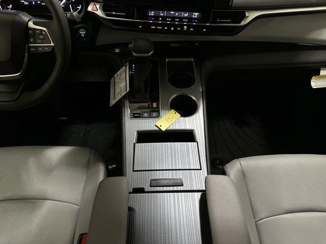 Photo of 2025 Wind Chill Pearl Toyota Sienna